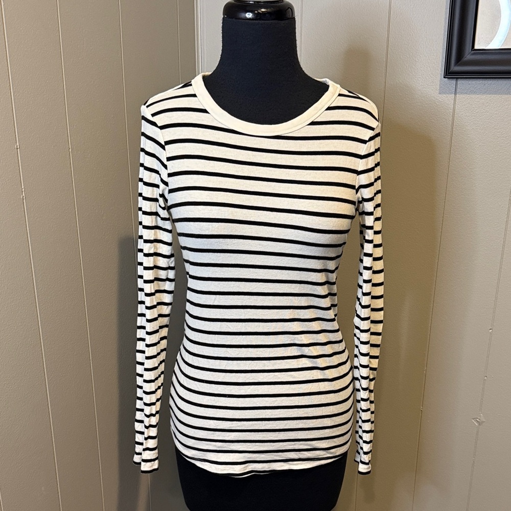B11 H&M Women’s Maternity Small Striped Long Sleeve Tee in Black and White